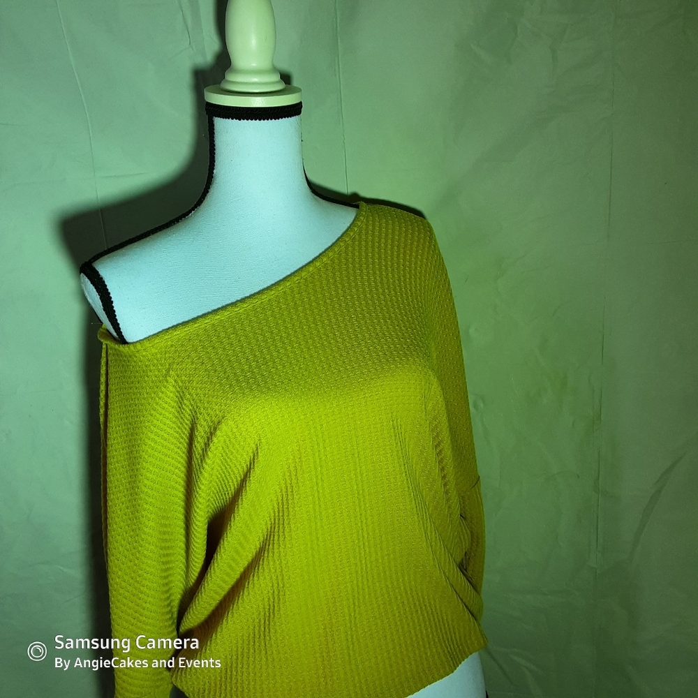 Mustard colour of the shoulder extra large long sl